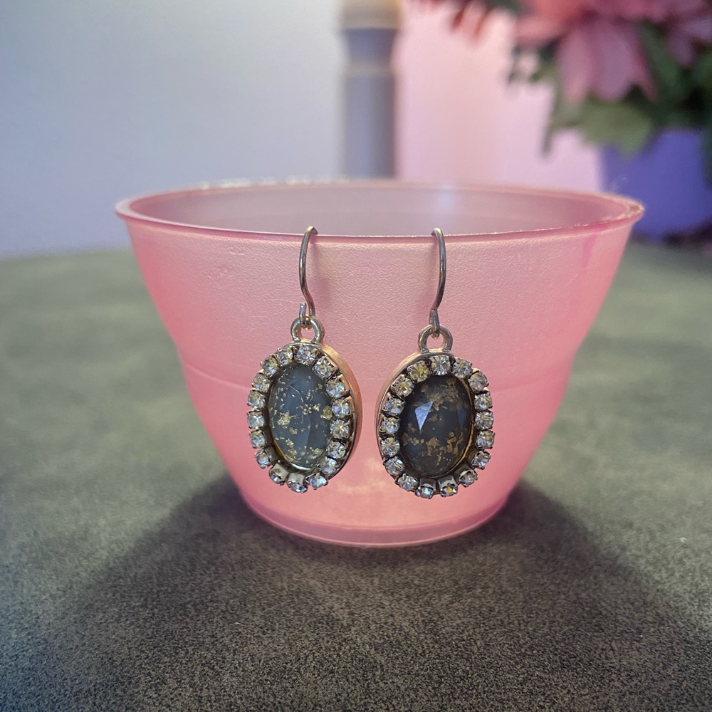 NWOT Gold Flake Gem Encircled Oval Earrings (OS)